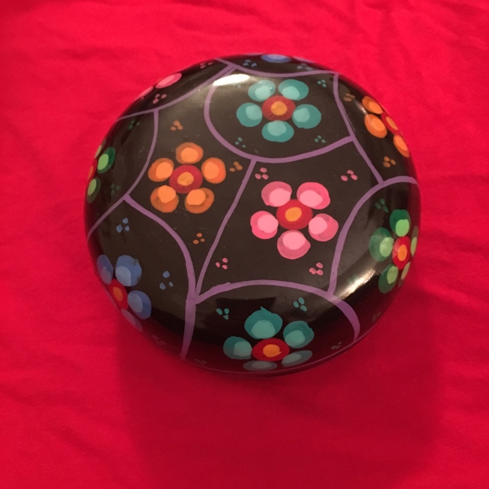 Small hand painted Mexican trinket bowl.